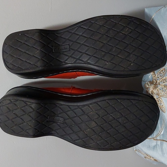 Clark's Leather Slip On Shoes Clogs Size 6 M - Picture 7 of 13